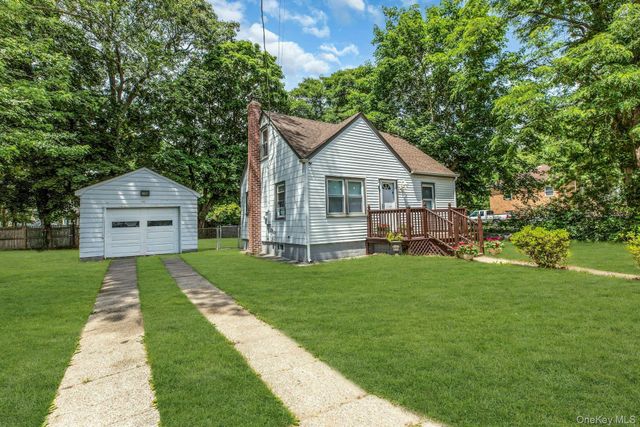 96 Washington Drive, Mastic Beach, NY 11951