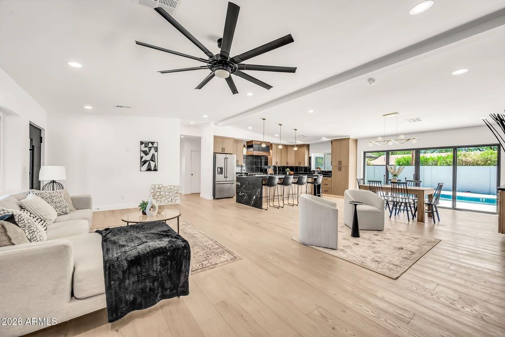 Image 10 of property listing at 5125 E MULBERRY Drive, Phoenix, AZ 85018