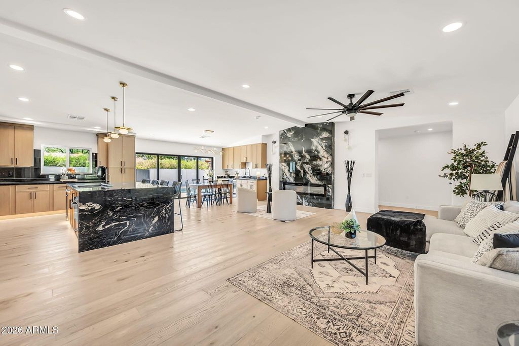 Image 11 of property listing at 5125 E MULBERRY Drive, Phoenix, AZ 85018