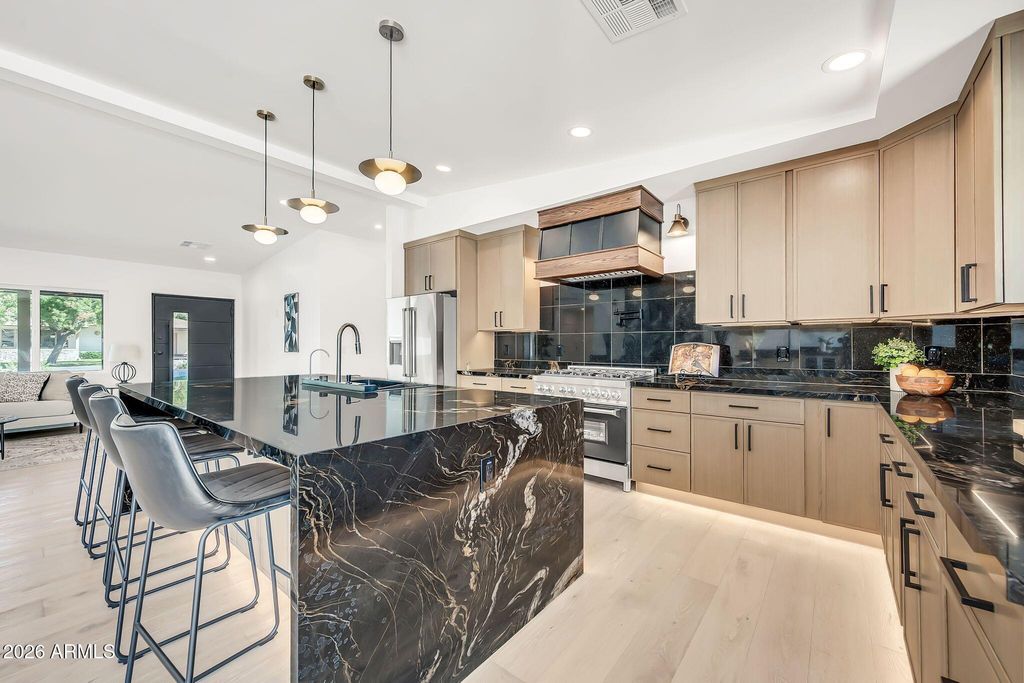 Image 13 of property listing at 5125 E MULBERRY Drive, Phoenix, AZ 85018