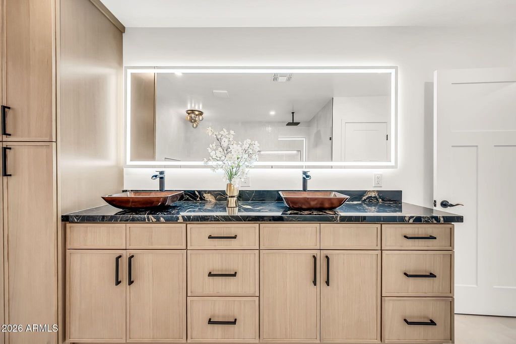 Image 29 of property listing at 5125 E MULBERRY Drive, Phoenix, AZ 85018