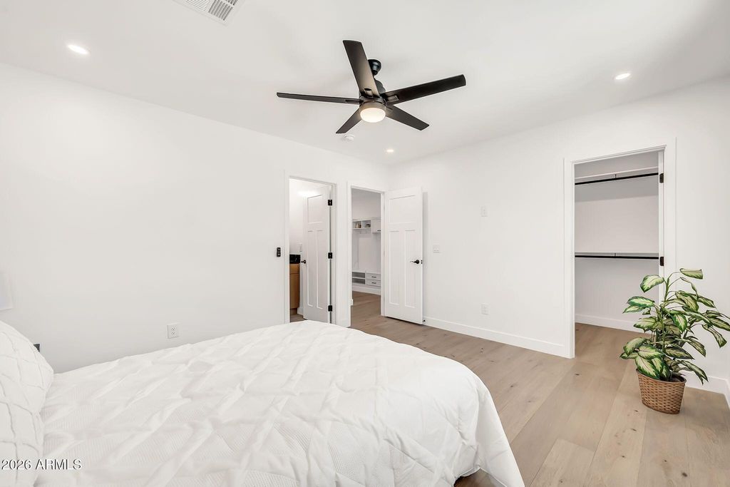 Image 32 of property listing at 5125 E MULBERRY Drive, Phoenix, AZ 85018