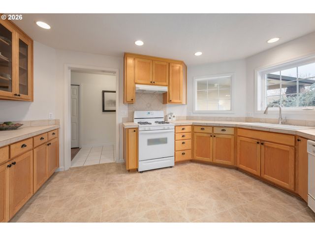 2418 KALMIA St, Eugene, OR 97404