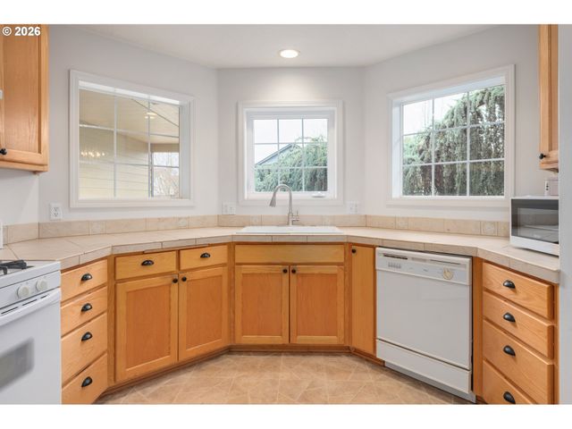 2418 KALMIA St, Eugene, OR 97404