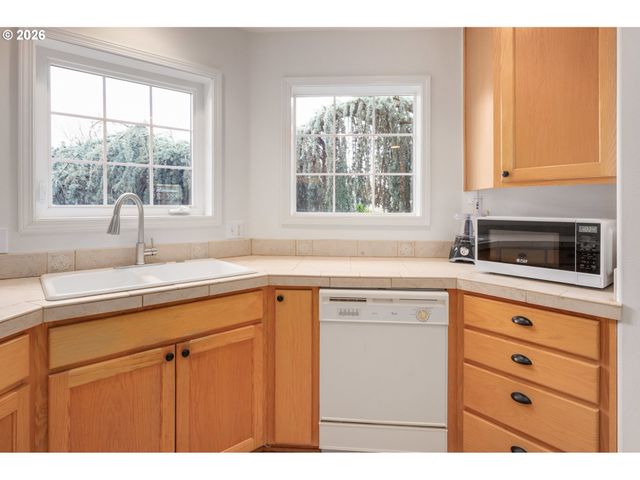 2418 KALMIA St, Eugene, OR 97404