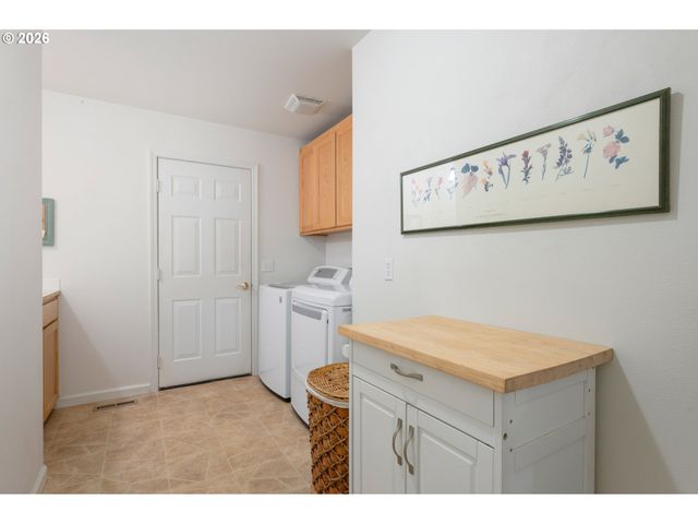 2418 KALMIA St, Eugene, OR 97404