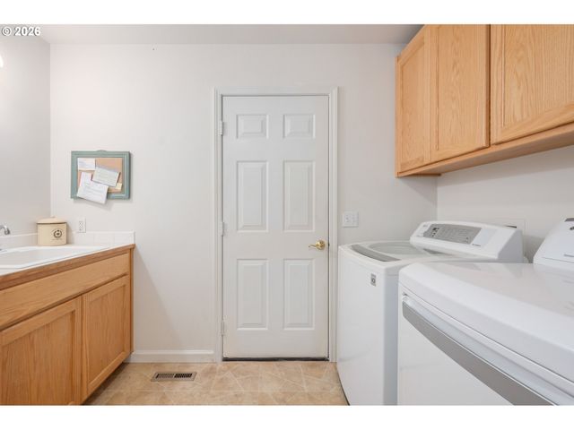 2418 KALMIA St, Eugene, OR 97404