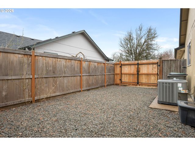 2418 KALMIA St, Eugene, OR 97404