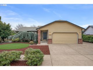 2418 KALMIA St, Eugene, OR 97404