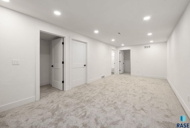 515 Nesmith Ave Avenue, Sioux Falls, SD 57103