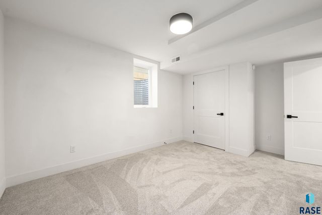 515 Nesmith Ave Avenue, Sioux Falls, SD 57103