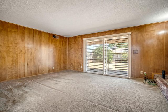 758 E Dovewood Lane, Fresno, CA 93710