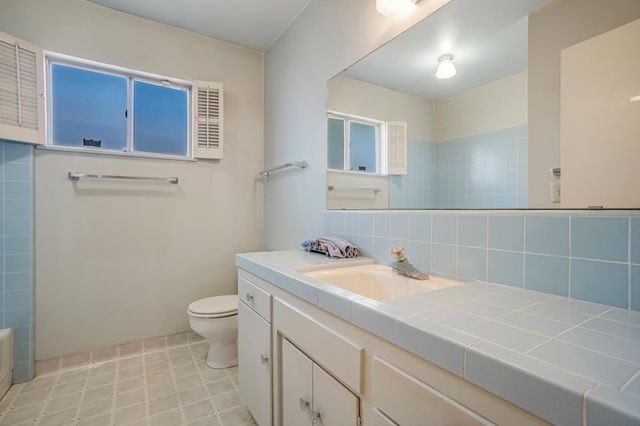 758 E Dovewood Lane, Fresno, CA 93710