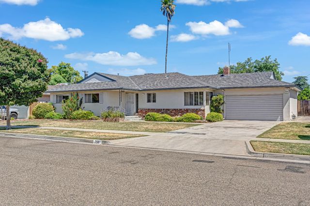 758 E Dovewood Lane, Fresno, CA 93710