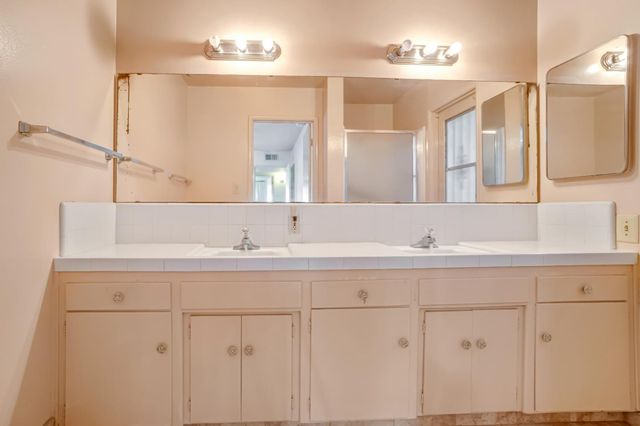 758 E Dovewood Lane, Fresno, CA 93710