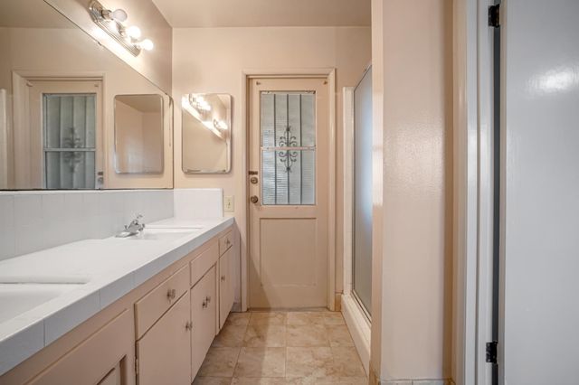 758 E Dovewood Lane, Fresno, CA 93710