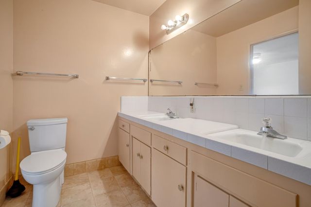 758 E Dovewood Lane, Fresno, CA 93710