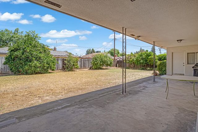 758 E Dovewood Lane, Fresno, CA 93710