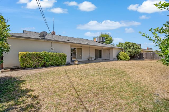 758 E Dovewood Lane, Fresno, CA 93710