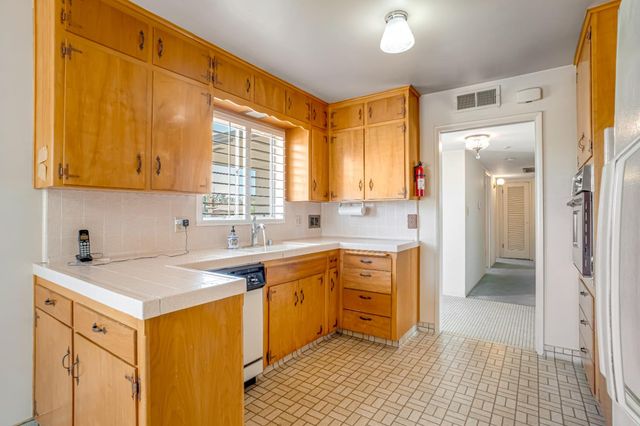 758 E Dovewood Lane, Fresno, CA 93710