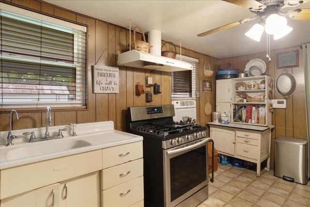 1231 W Woodard Street, Denison, TX 75020