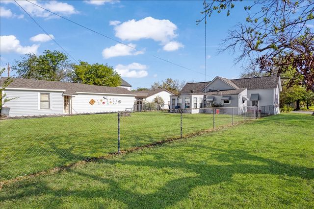 1231 W Woodard Street, Denison, TX 75020