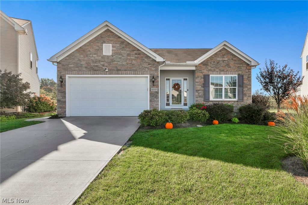 6517 Tree Top Place, North Ridgeville, OH 44039