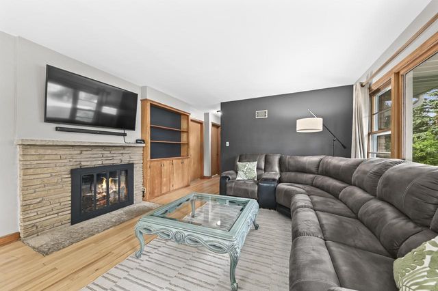 215 Leanore LANE, Brookfield, WI 53005