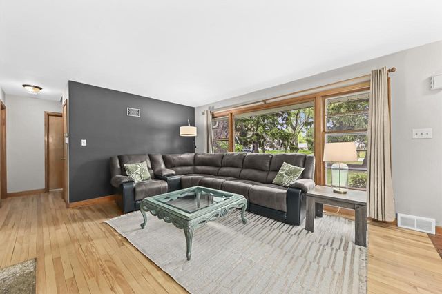 215 Leanore LANE, Brookfield, WI 53005
