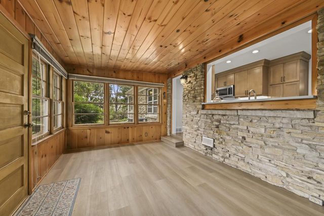 215 Leanore LANE, Brookfield, WI 53005