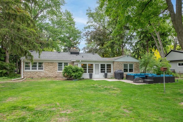 215 Leanore LANE, Brookfield, WI 53005