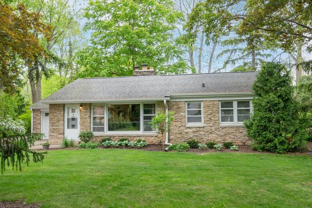 215 Leanore LANE, Brookfield, WI 53005