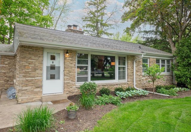 215 Leanore LANE, Brookfield, WI 53005