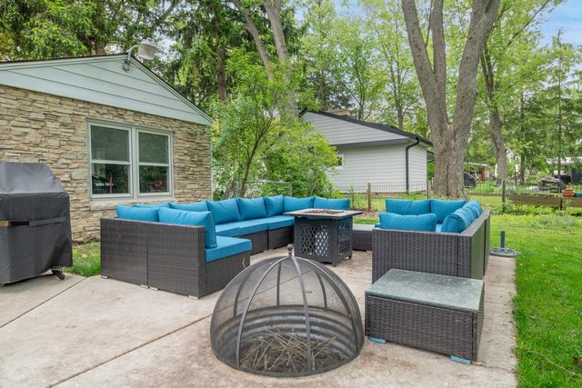 215 Leanore LANE, Brookfield, WI 53005