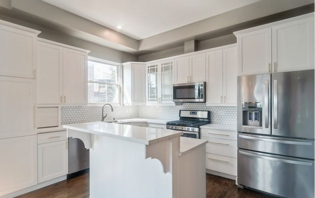 916 N Elizabeth Street, Chicago, IL 60642