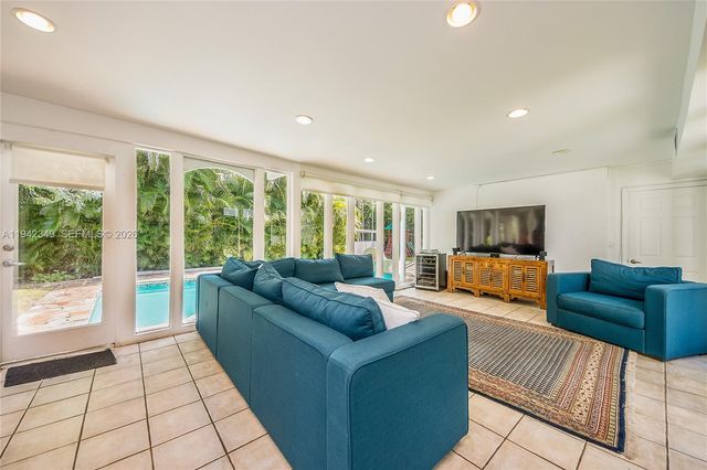 4255 Lennox Dr, Miami, FL 33133