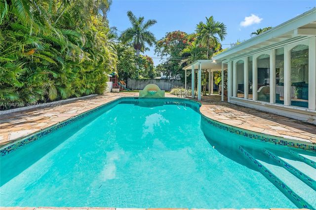 4255 Lennox Dr, Miami, FL 33133