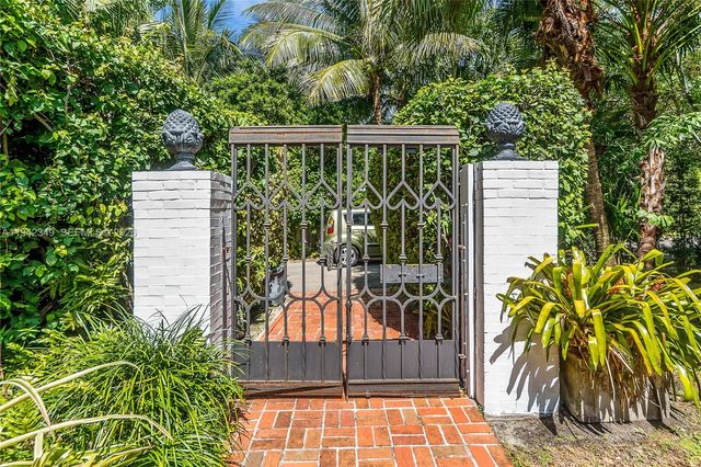 4255 Lennox Dr, Miami, FL 33133