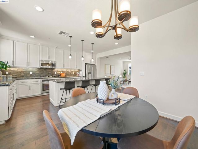 333 Basswood Cmn 8, Livermore, CA 94551