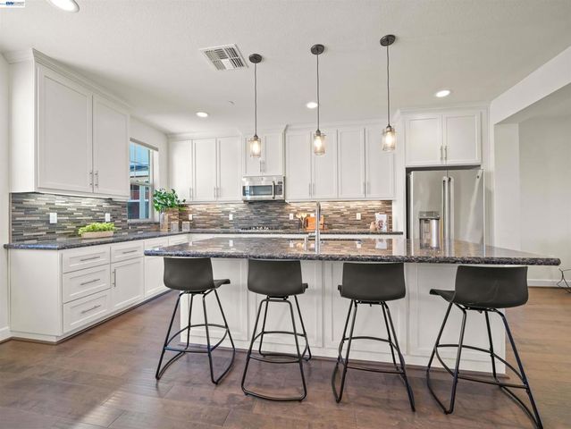 333 Basswood Cmn 8, Livermore, CA 94551