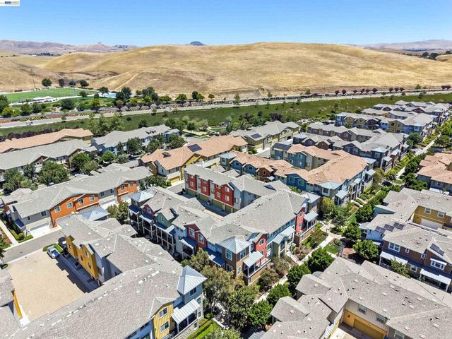 333 Basswood Cmn 8, Livermore, CA 94551