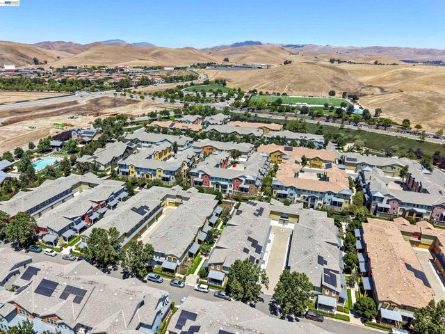 333 Basswood Cmn 8, Livermore, CA 94551