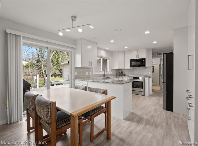 6540 Alderley Way, West Bloomfield, MI 48322