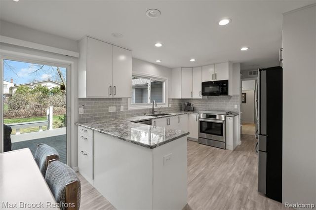 6540 Alderley Way, West Bloomfield, MI 48322