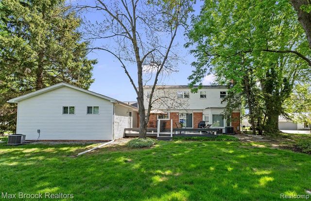 6540 Alderley Way, West Bloomfield, MI 48322
