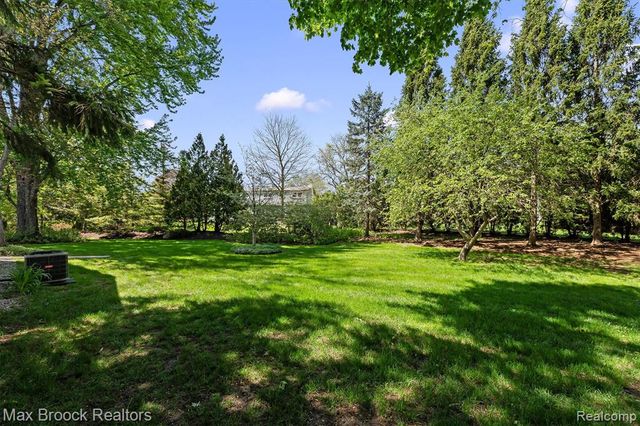 6540 Alderley Way, West Bloomfield, MI 48322