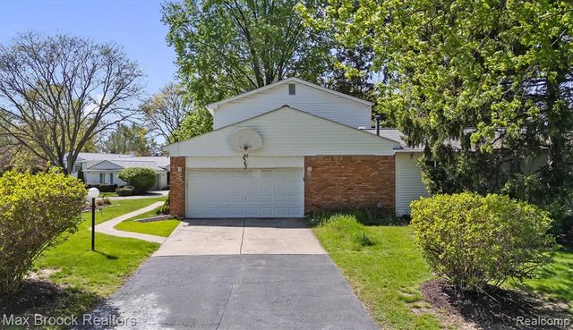 6540 Alderley Way, West Bloomfield, MI 48322