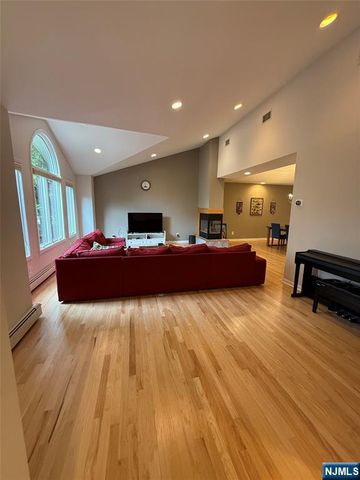 38 S Virginia Court, Englewood Cliffs, NJ 07632