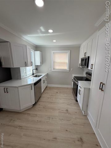 27390 Elmhurst Street, Roseville, MI 48066