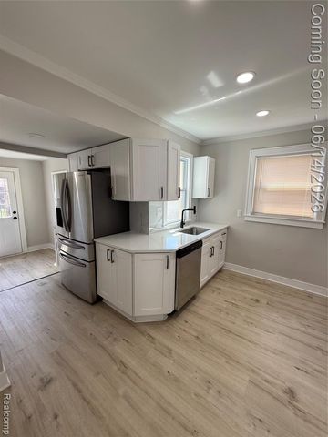 27390 Elmhurst Street, Roseville, MI 48066
